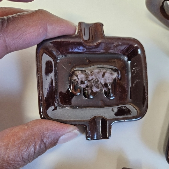 Vintage Glazed Ceramic Elephant Mini Ashtray Holder with Embossed Ashtrays - Picture 5 of 16